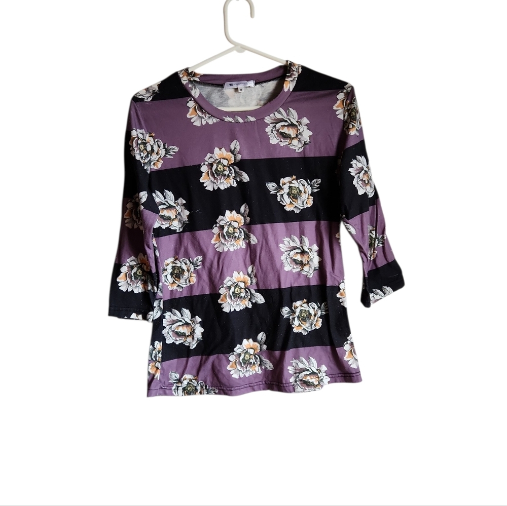 Last Day May 10 FREE with any purchase-  YS Medium Floral Long Sleeve Top